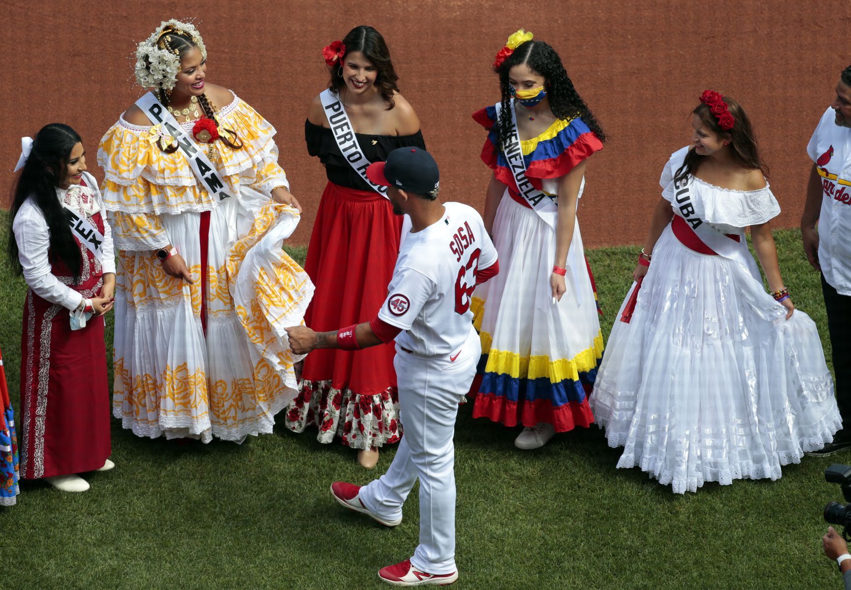 Cardinals sweep Padres with 8-7 victory